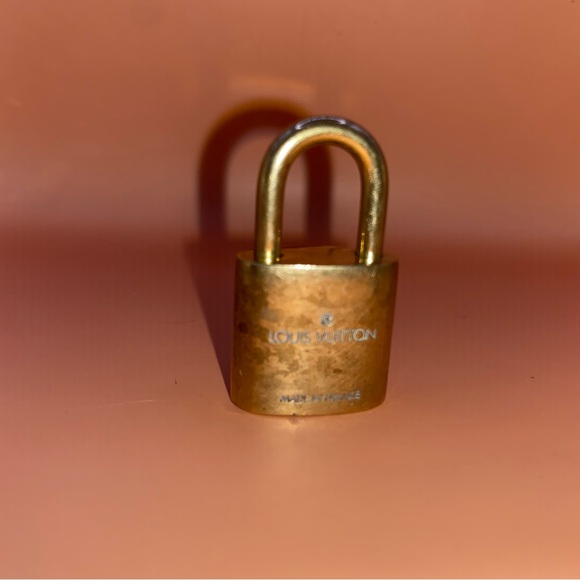 Authentic Louis Vuitton Gold Lock & Key Matching Set 311 - Picture 5 of 6